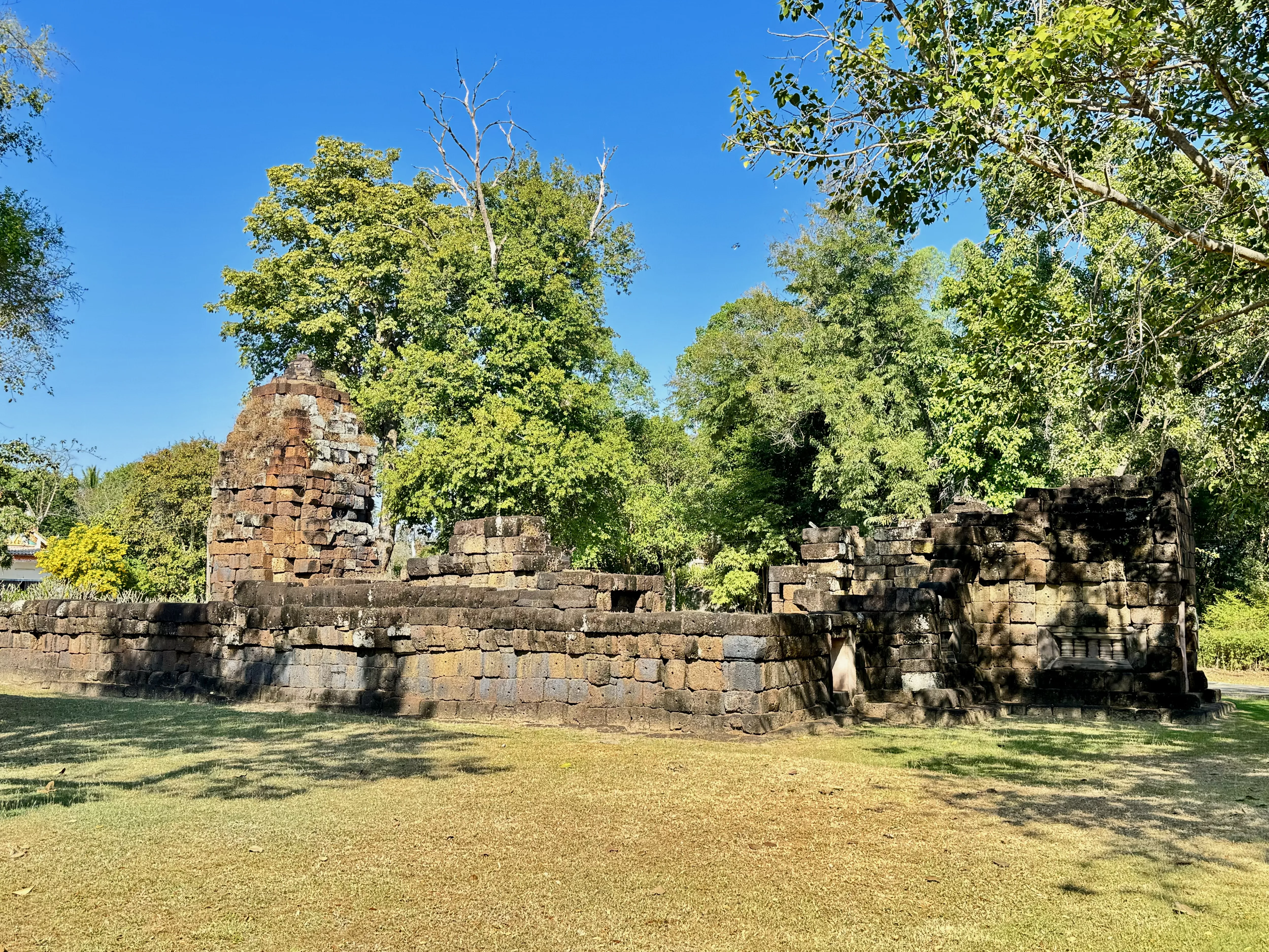 Wat Thep Prasat Sa Kamphaeng Noi