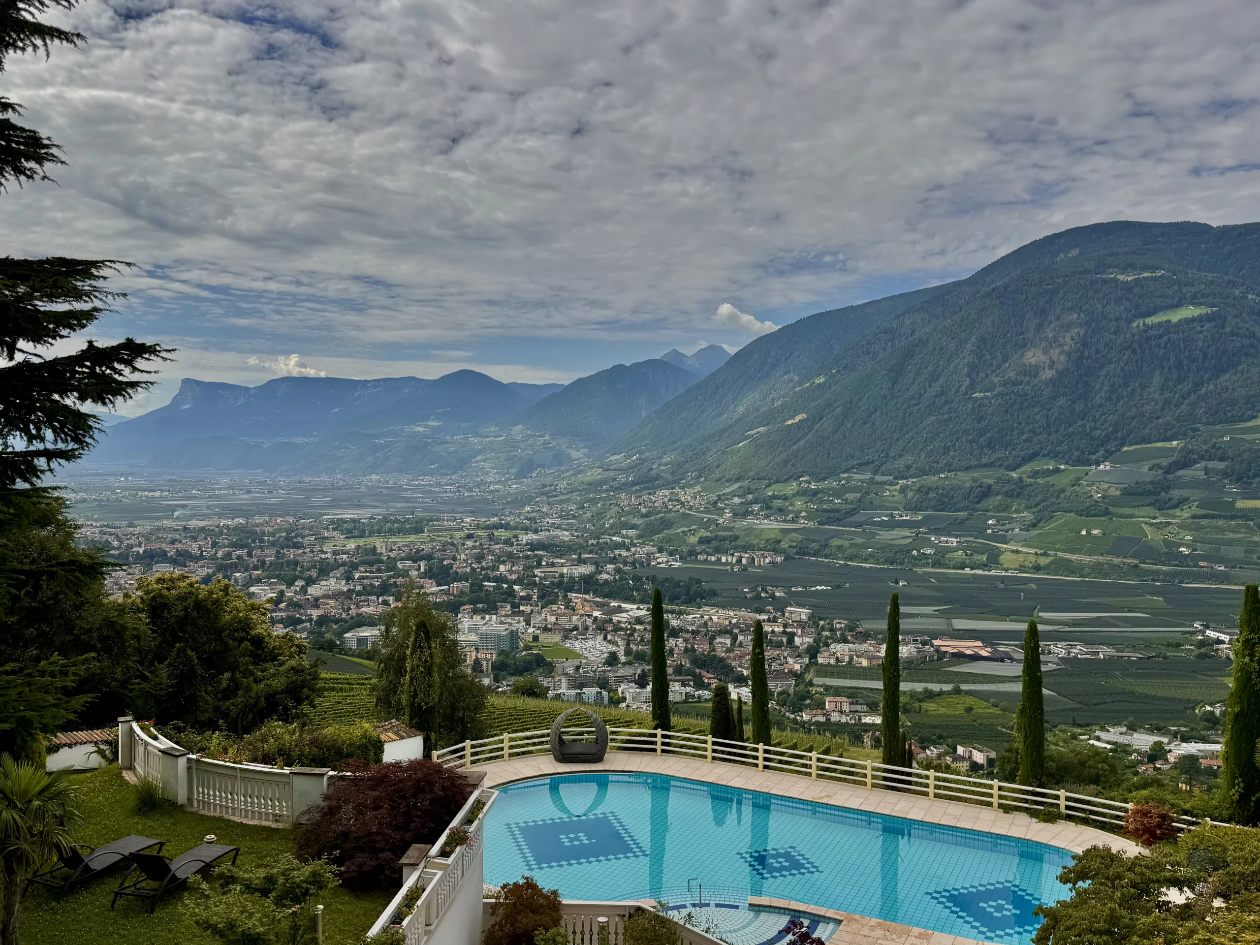Dorf Tirol, Italien Blick auf Meran