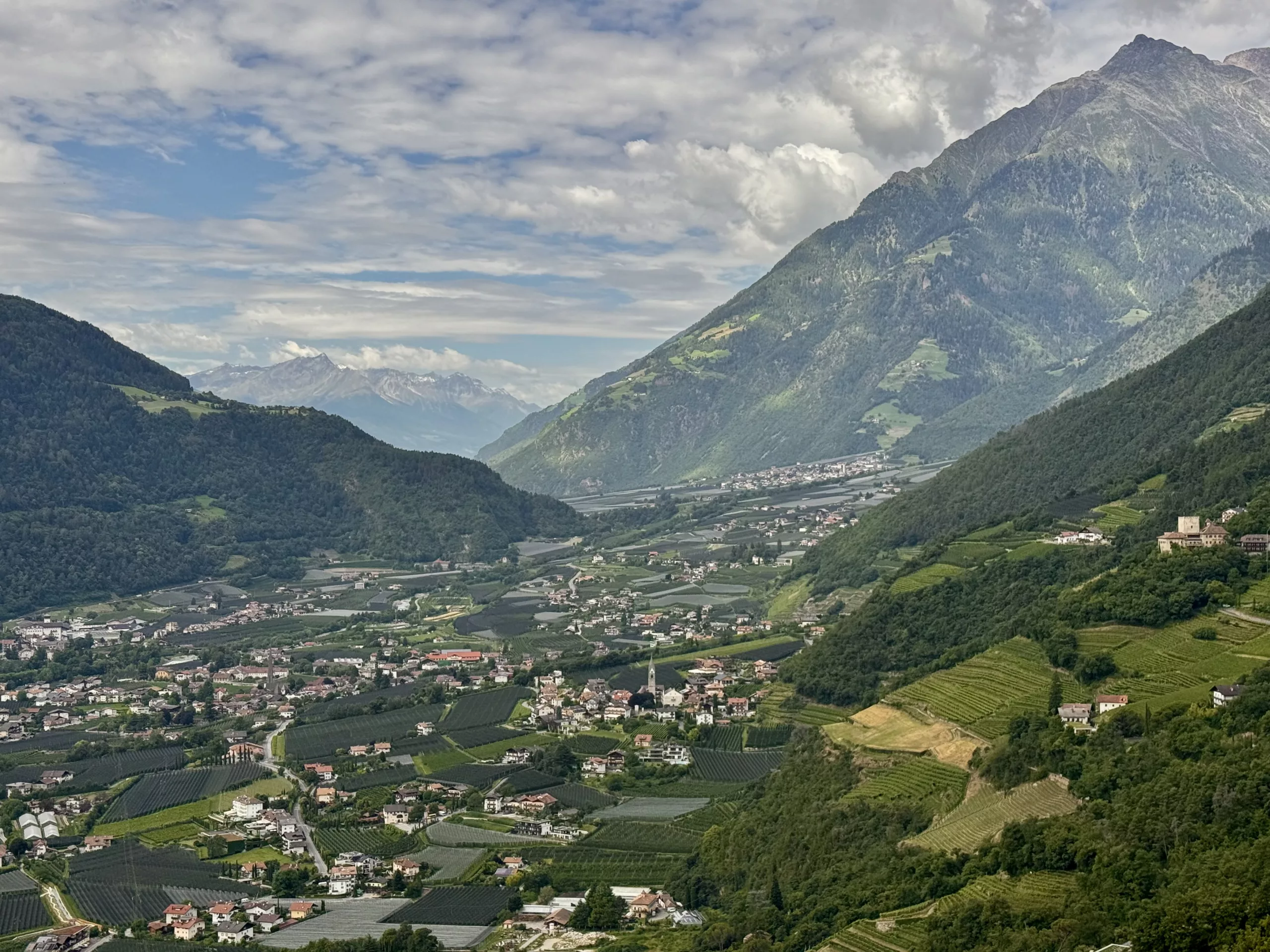 Dorf Tirol, Italien Blick auf Meran