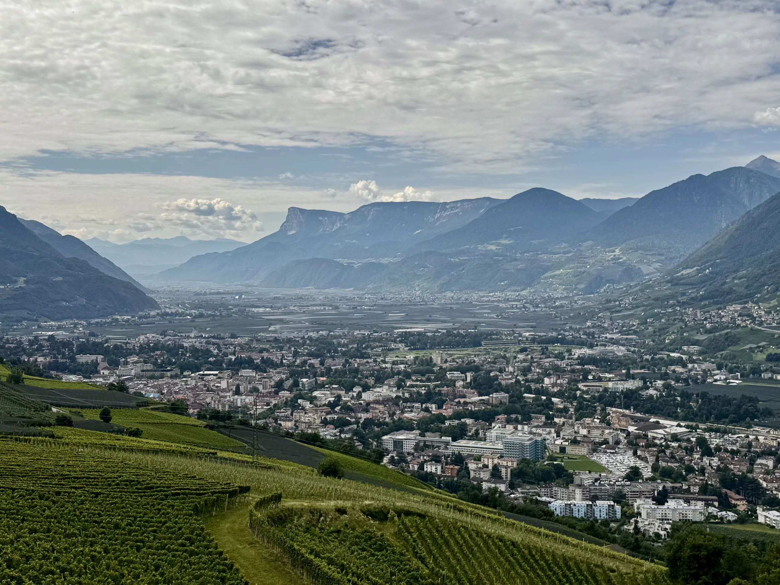 Dorf Tirol, Italien Blick auf Meran
