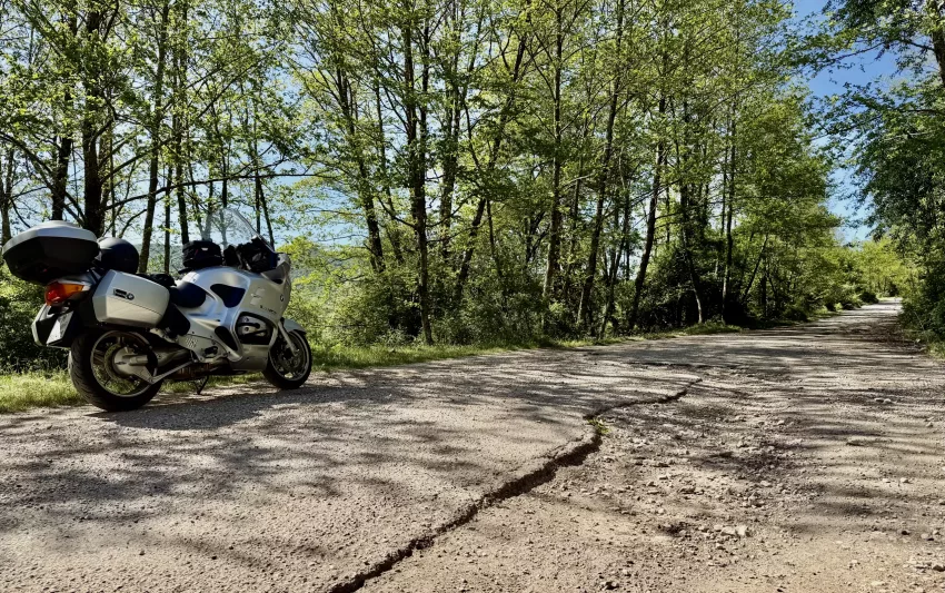 BMW R 1150 RT in Italy on bad mountain roads #dustysocks
